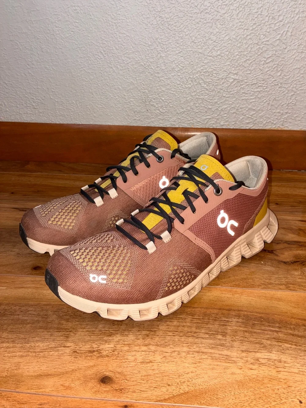On Cloud X  Women’s Sneaker Pink Mocha & Sand Running Shoe - size 9